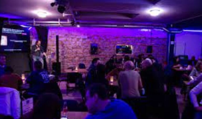 carlitoscomedyluxebourge1 768x452